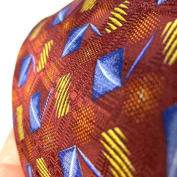 Omaggio By Robert Talbot Geometric Silk Handsewn in Italy Design 21675 4”/ 54.5” - Picture 8 of 9